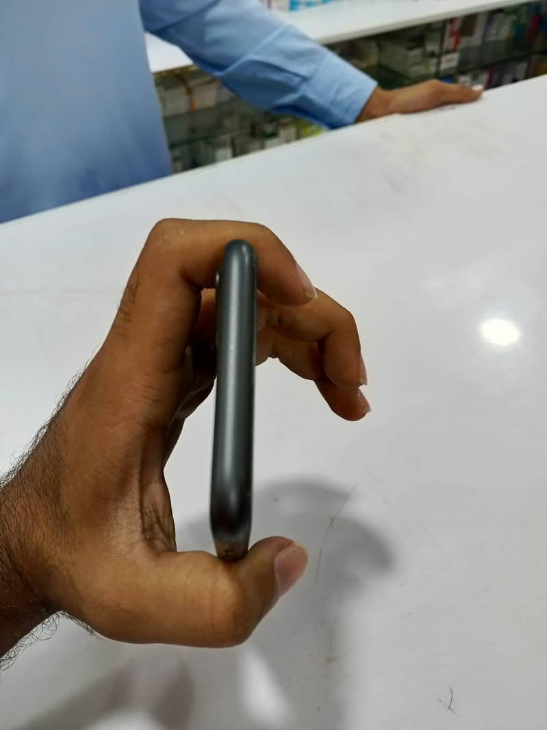 Apple iPhone 11 3