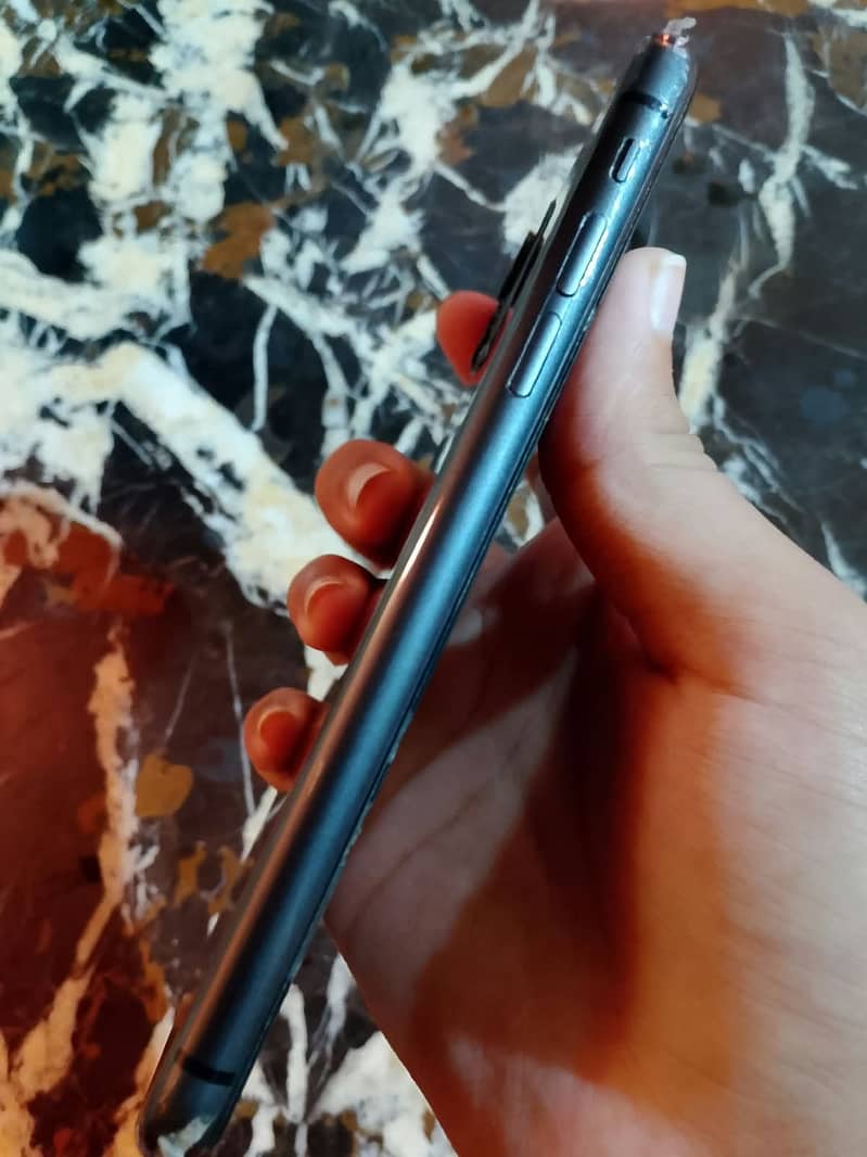 Apple iPhone 11 0