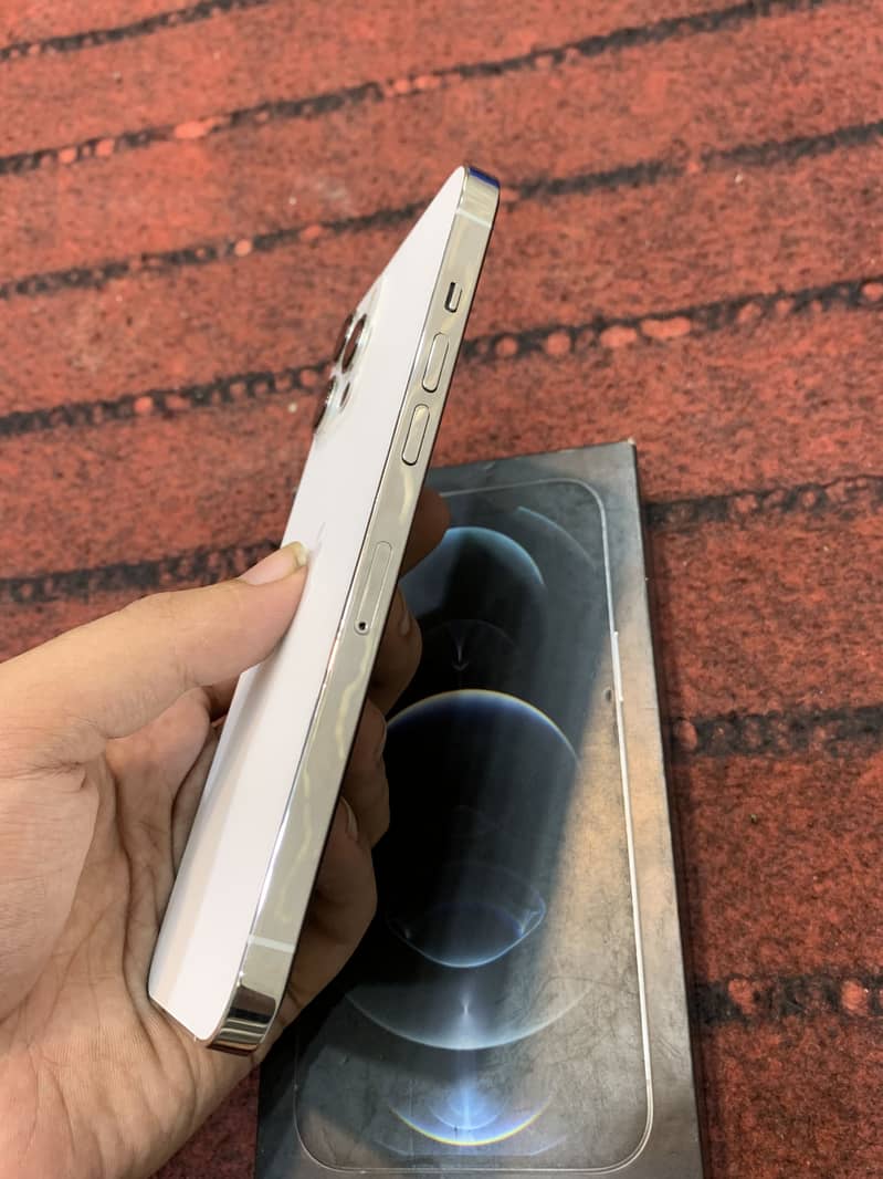 Apple iPhone 12 Pro Max 4