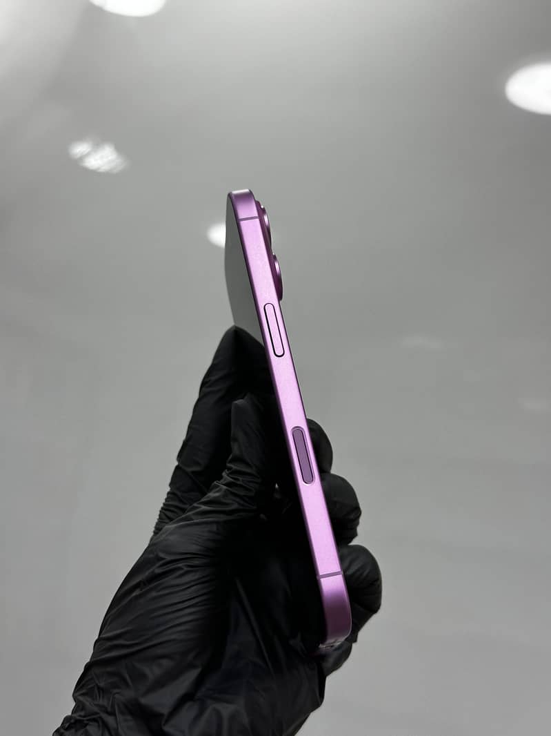 Apple iPhone 16 2