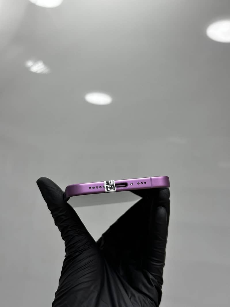Apple iPhone 16 3