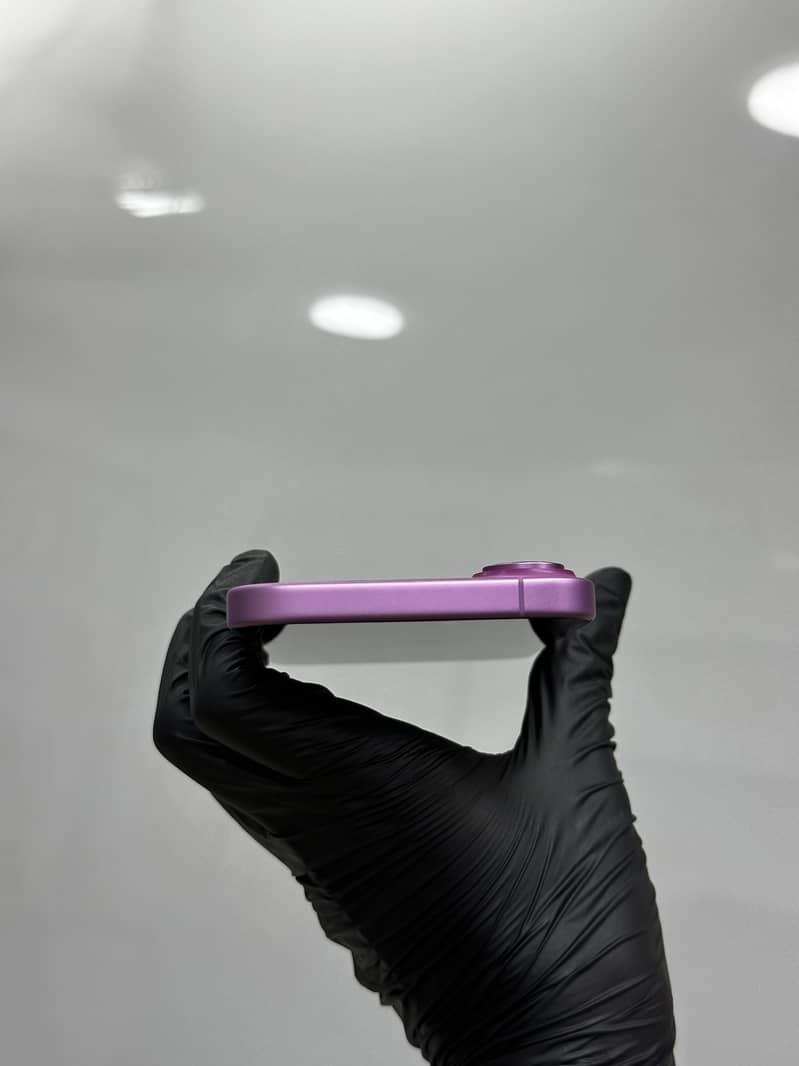 Apple iPhone 16 4