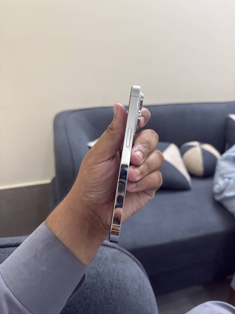 Apple iPhone 14 Pro 1