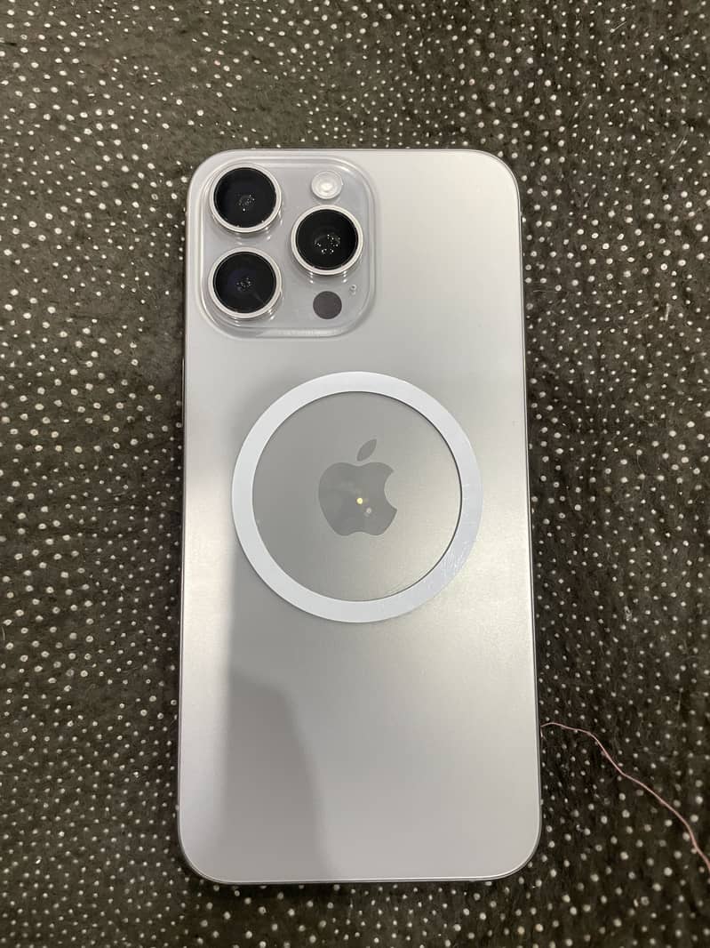 Apple iPhone 15 Pro Max 3