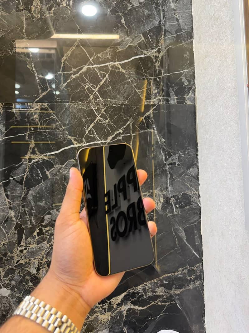 Apple iPhone 16 Pro Max 0