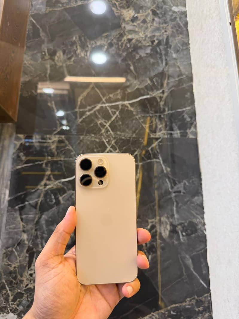Apple iPhone 16 Pro Max 1