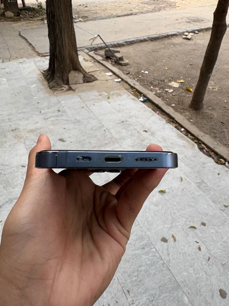Apple iPhone 13 Pro 2