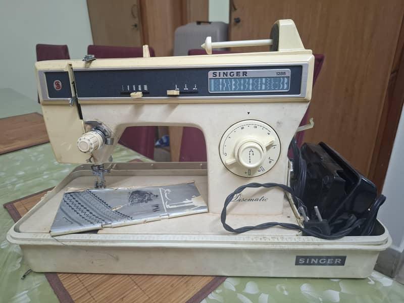 Singer Dismatic Swing Machine 0