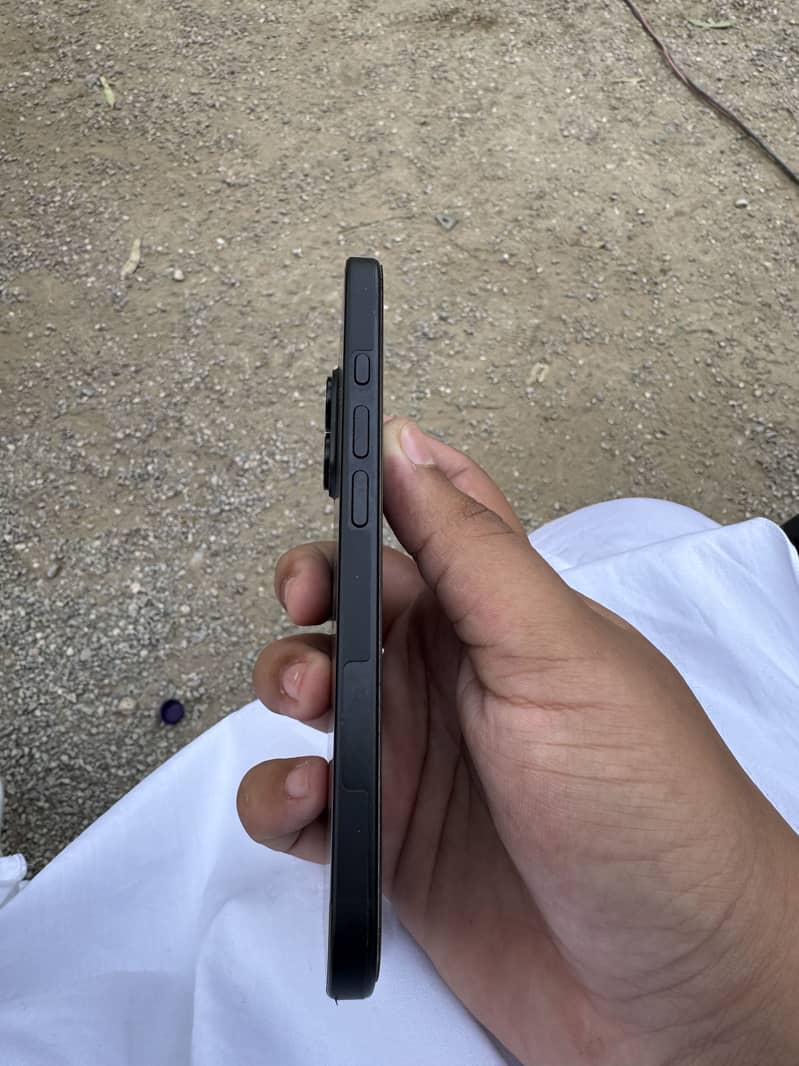 Apple iPhone 16 2