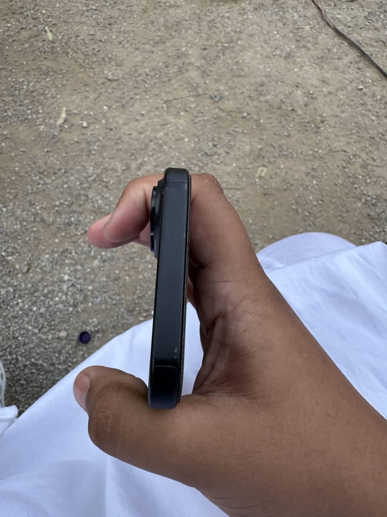 Apple iPhone 16 4