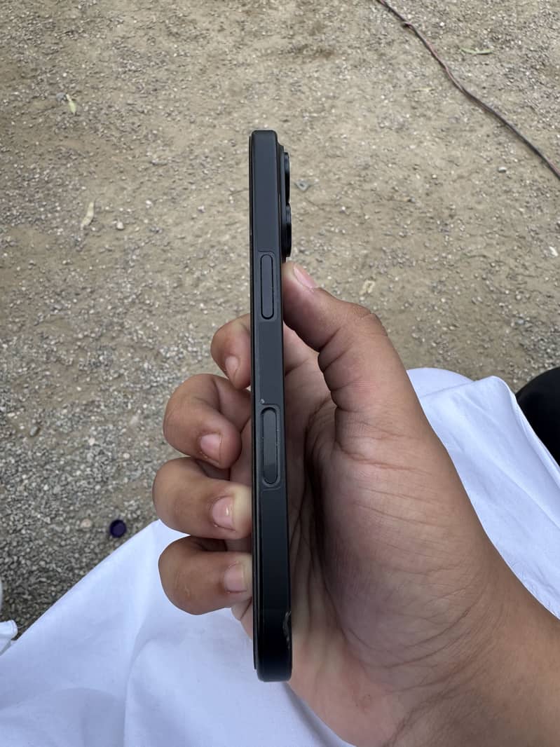 Apple iPhone 16 5