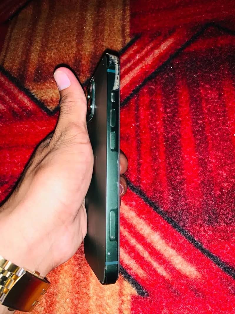 Apple iPhone 13 4