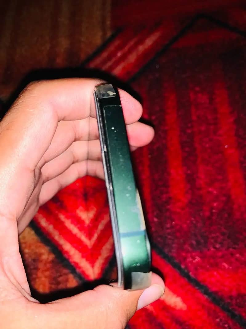 Apple iPhone 13 5