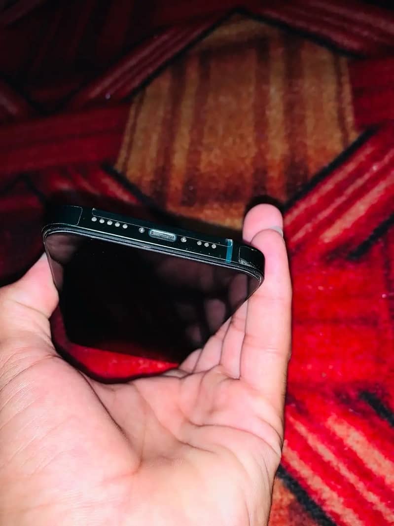Apple iPhone 13 6