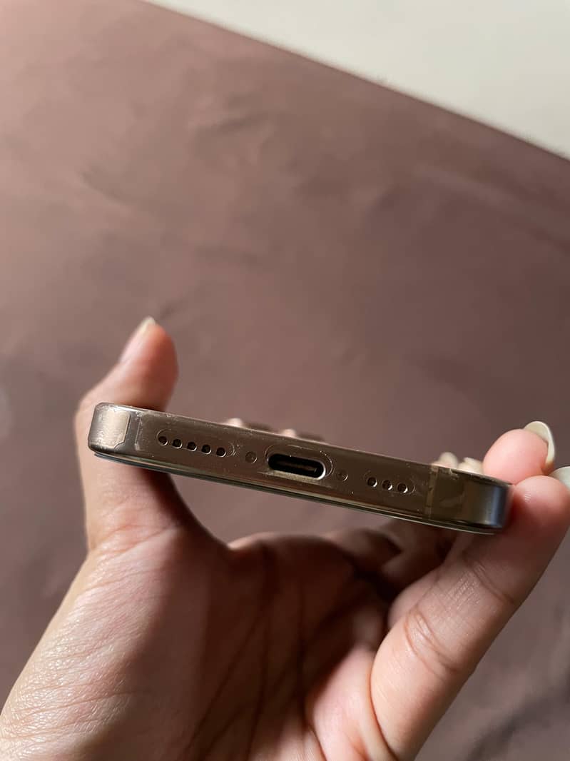 Apple iPhone 16 Pro 2