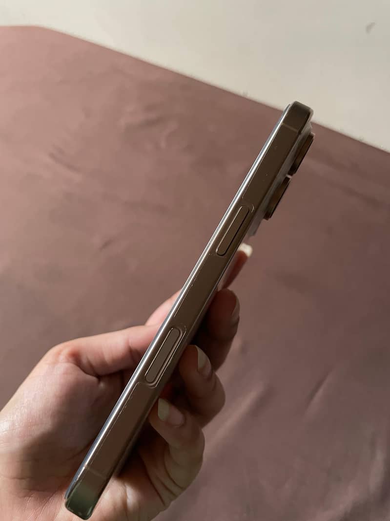 Apple iPhone 16 Pro 6