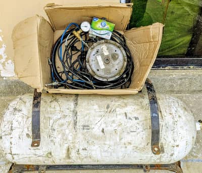 CNG cylinder aur Landirenzo kit .