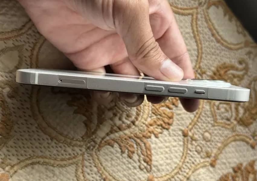 Apple iPhone 13 0