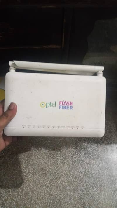 PTCL Flash Fiber 5G device