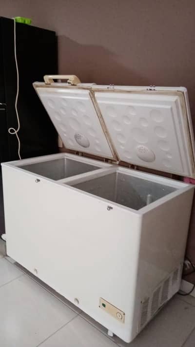 Hair double 2 door deep freezer for condition 10/10 cooling too good