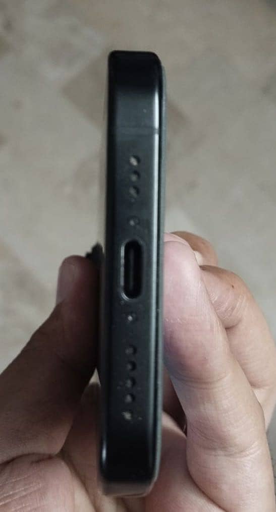 iPhone 16 Pro 4