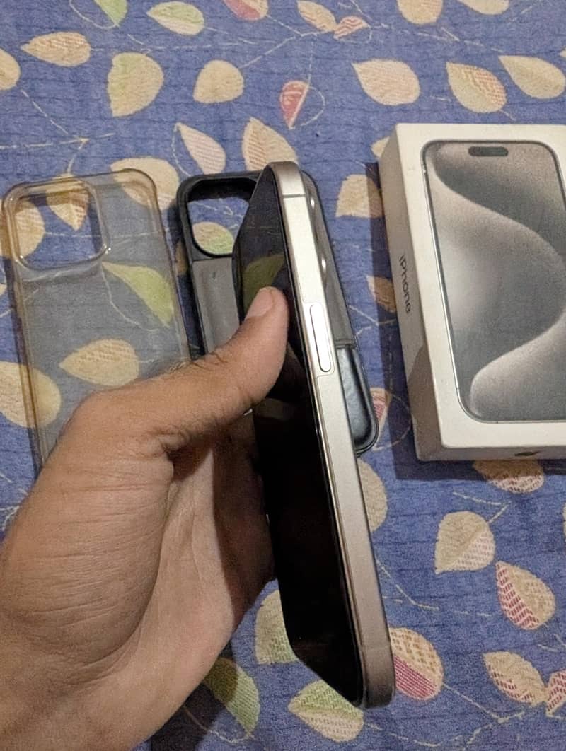 Apple iPhone 15 Pro 3