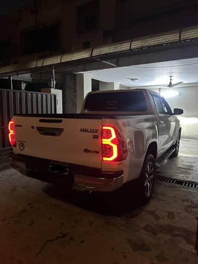 Toyota Hilux 2017 V Total genuine