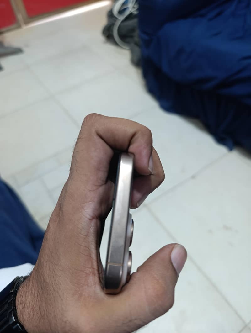 Apple iPhone 16 Pro Max 5