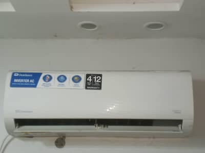 1 ton Dawlance Ac in used but in good condition