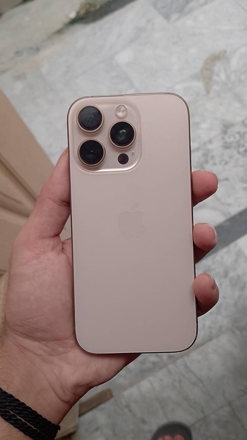 Apple iPhone 16 Pro 3