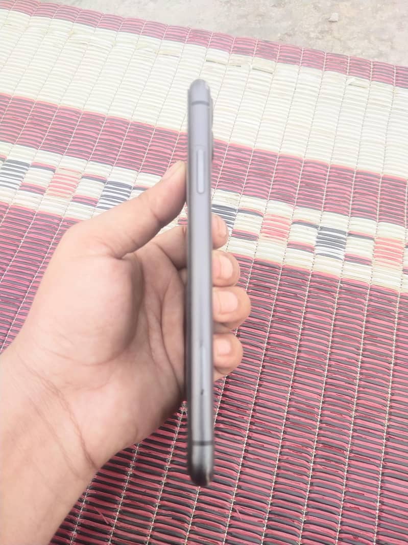 Apple iPhone 11 3