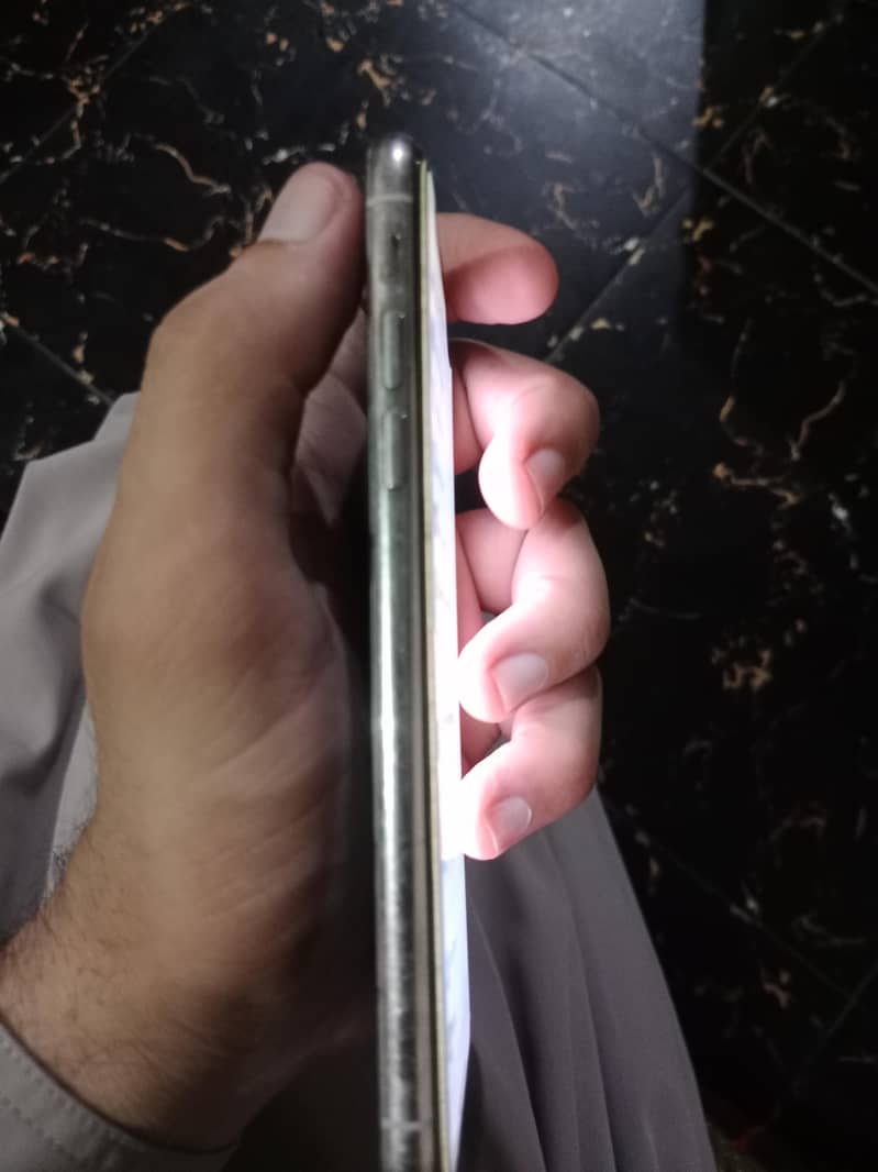 Apple iPhone X 3
