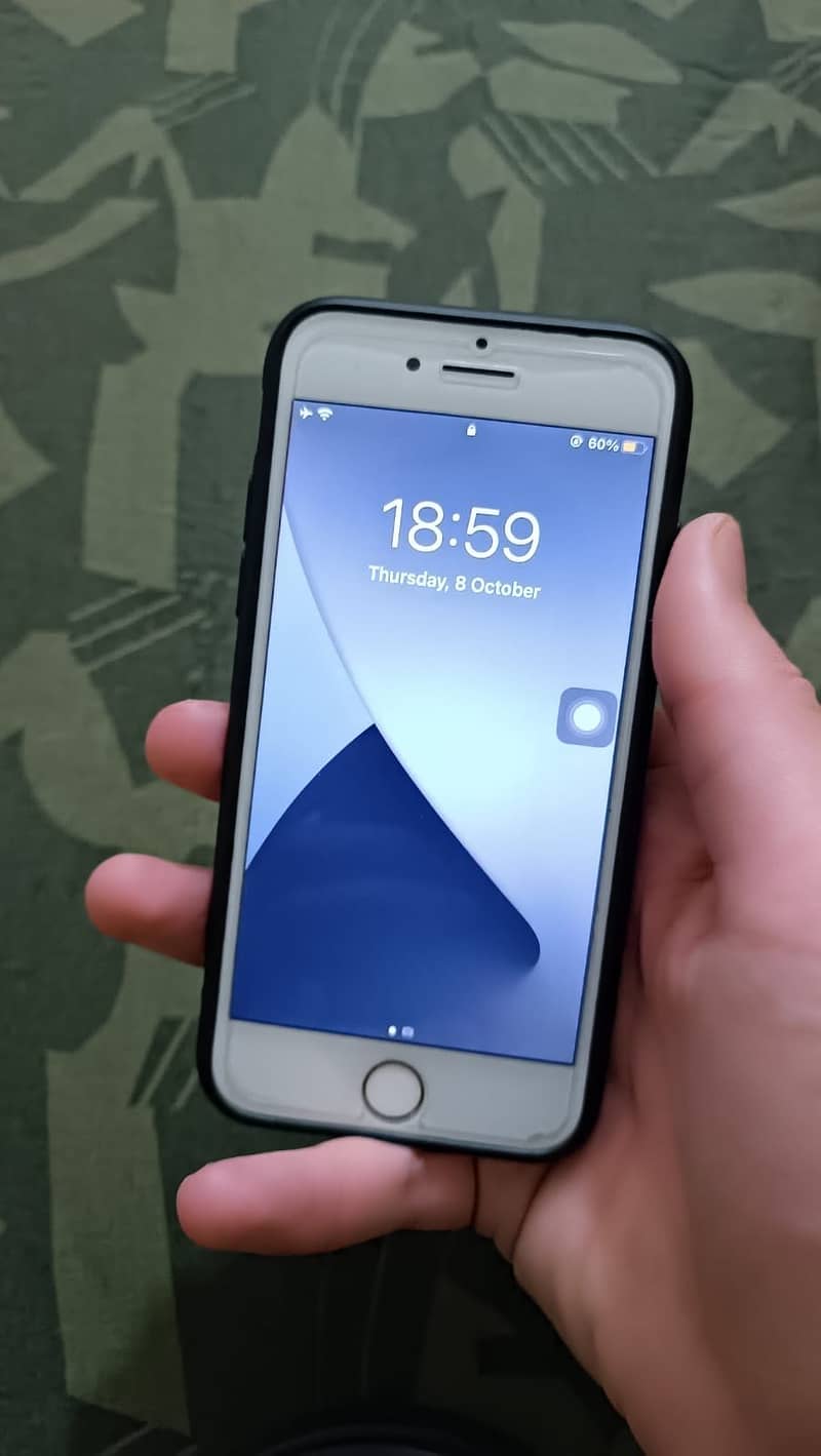 Apple iPhone 7 0