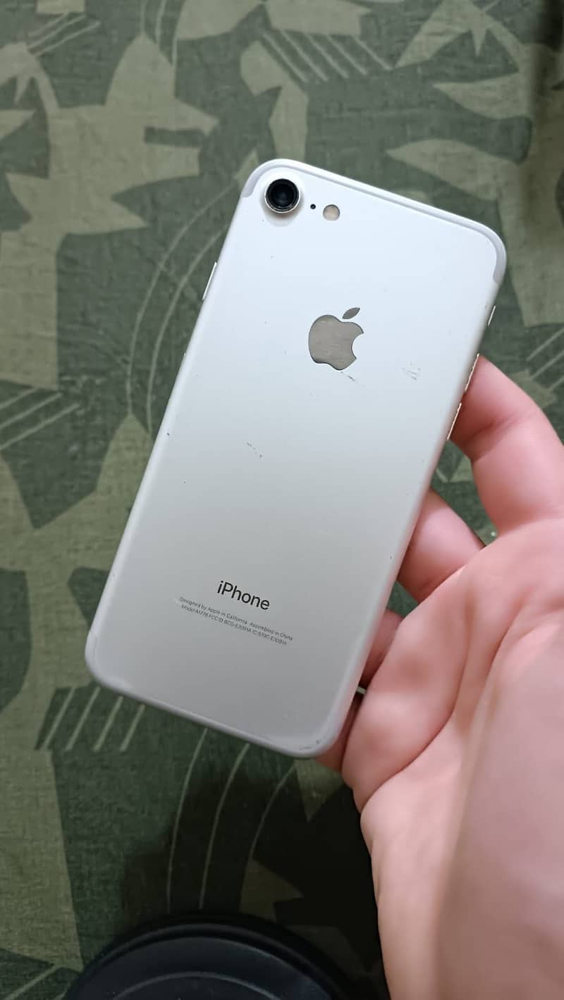 Apple iPhone 7 2