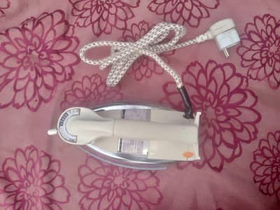Iron for Sale – 1 Month Used, Excellent Working Condition