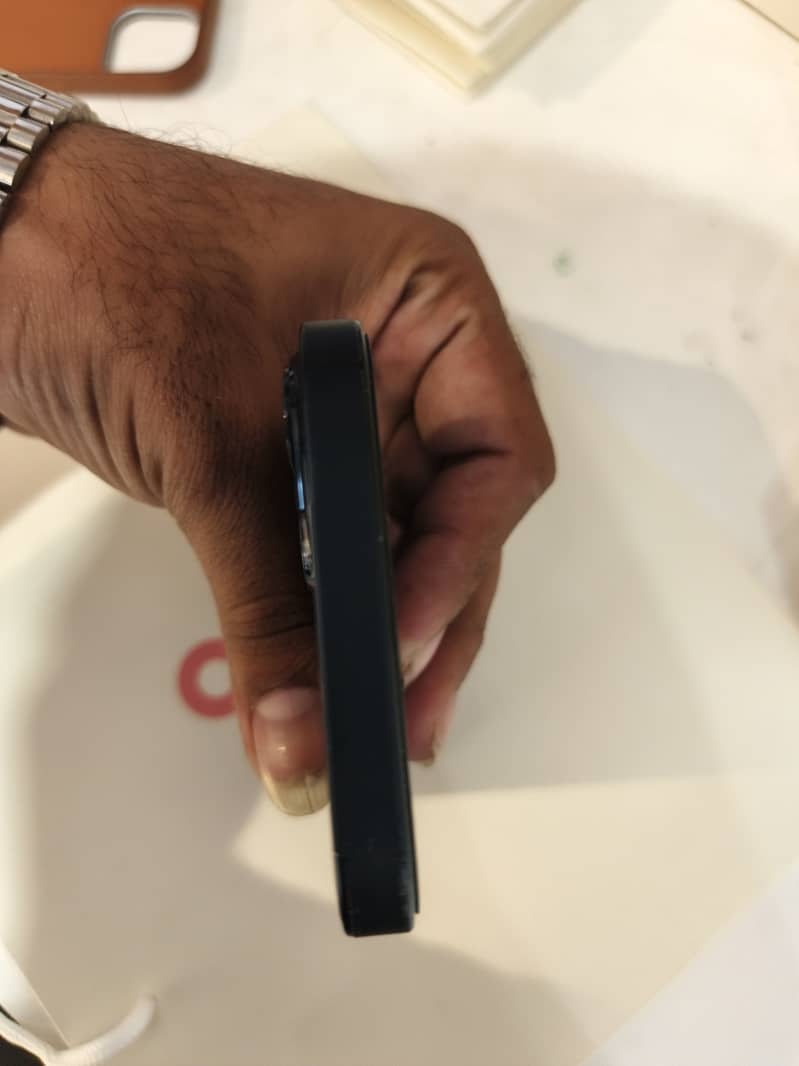Apple iPhone 13 2