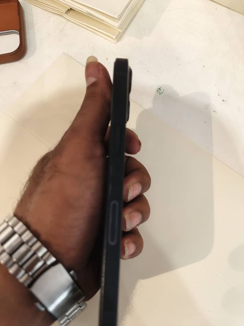 Apple iPhone 13 5