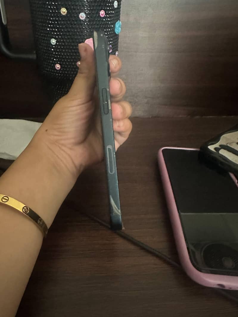 Apple iPhone 13 1