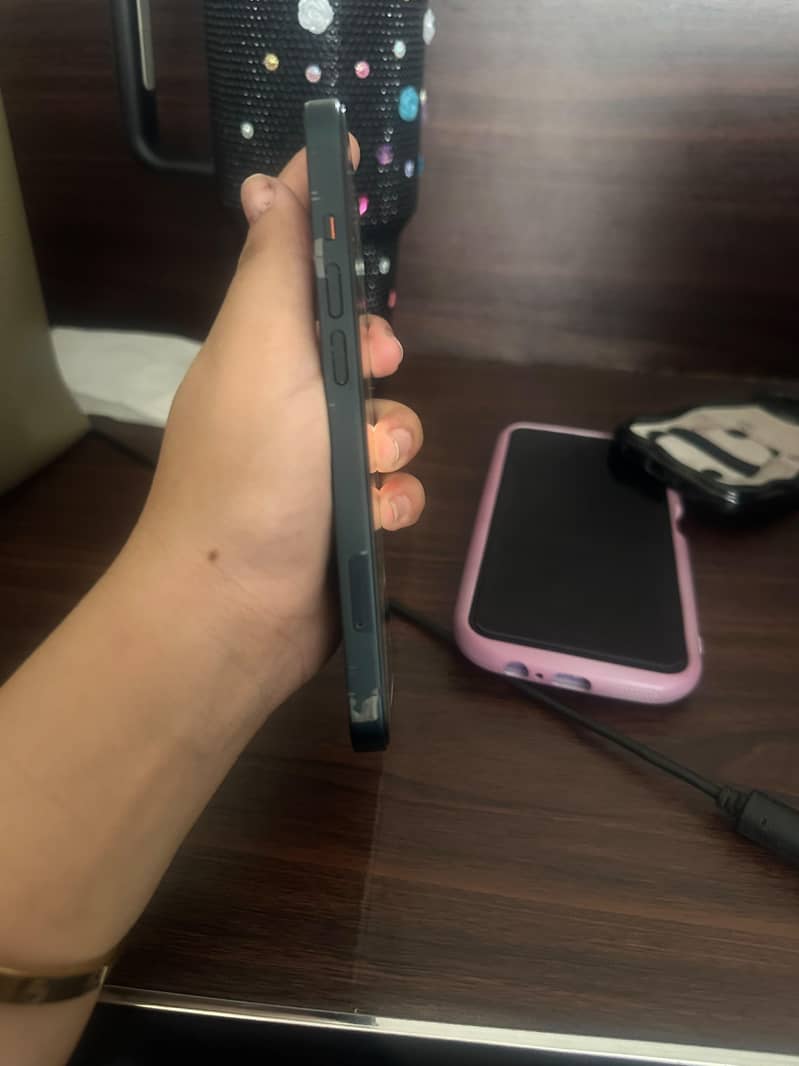 Apple iPhone 13 2