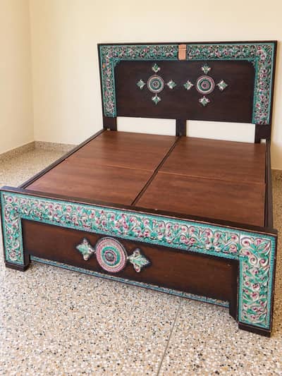 Wooden Double Bed – Mazboot Aur Saaf Lakri