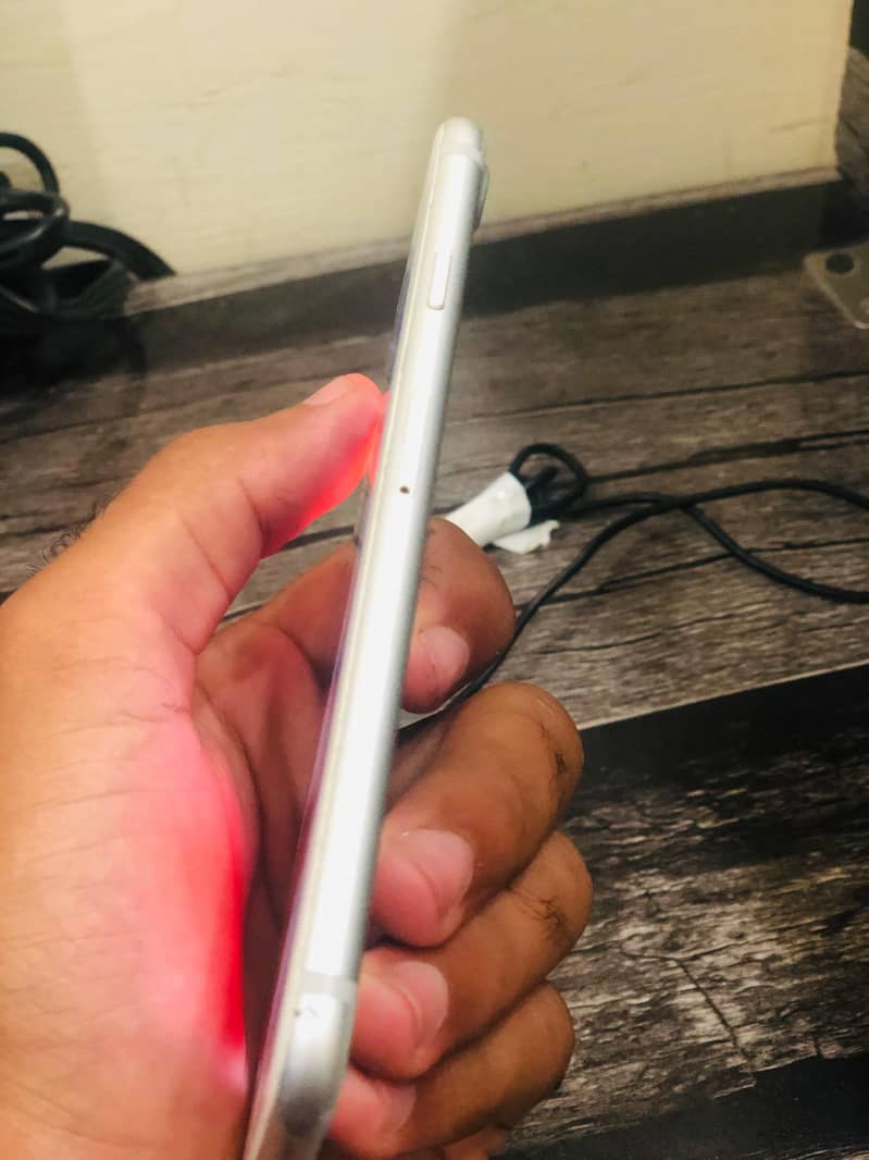Apple iPhone 7 1