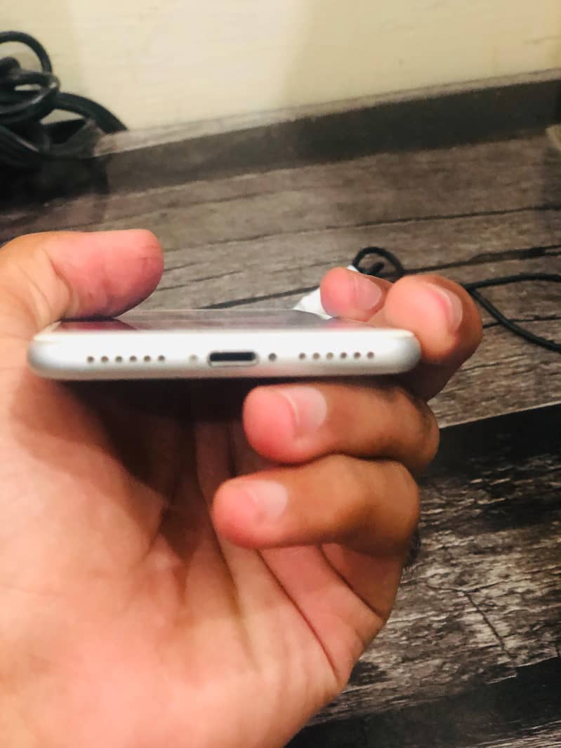 Apple iPhone 7 2