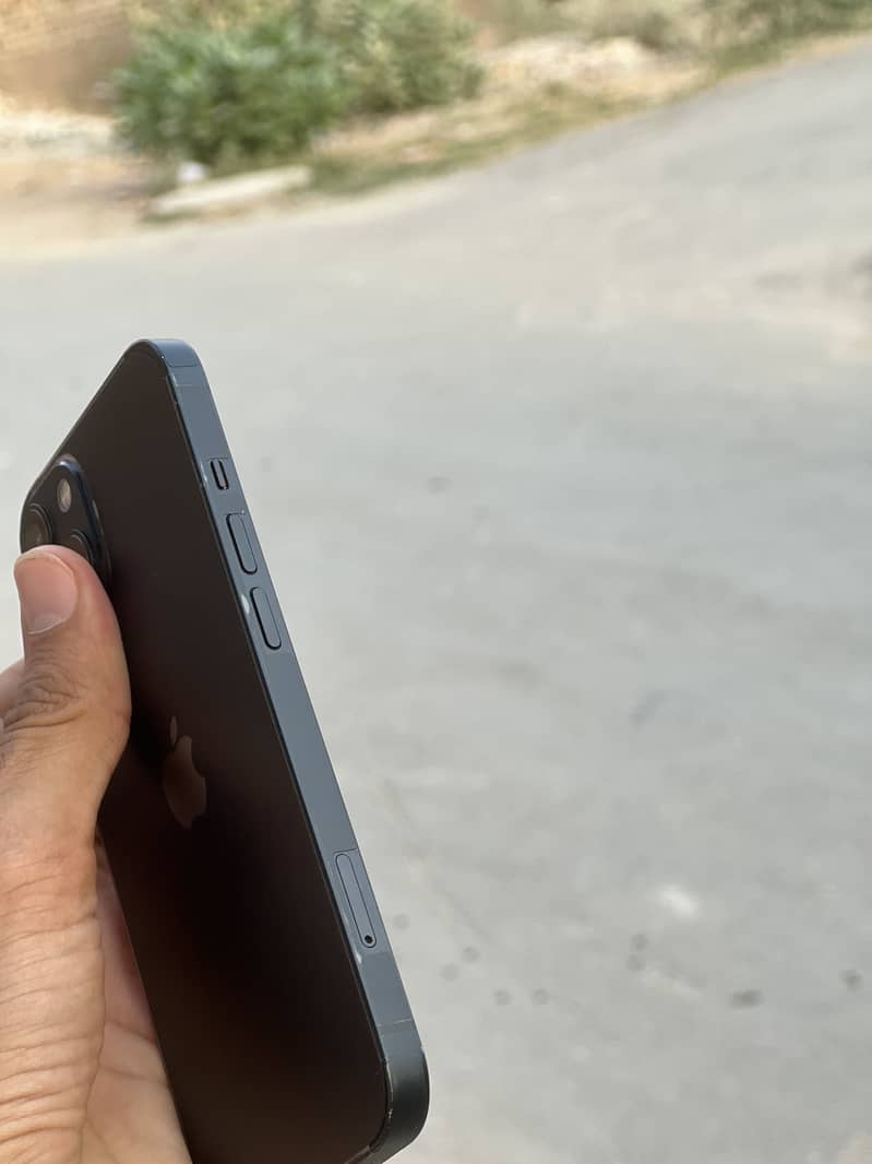 Apple iPhone 13 2