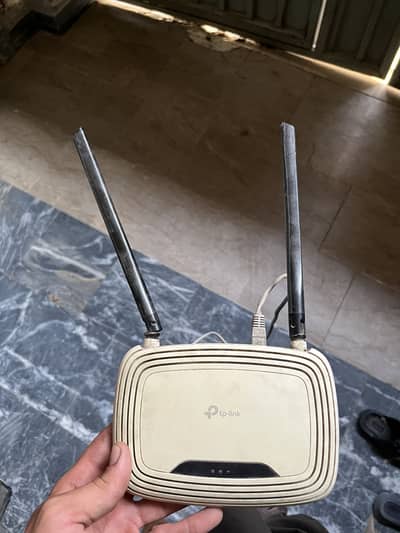 2 hain piece tp link router for sale