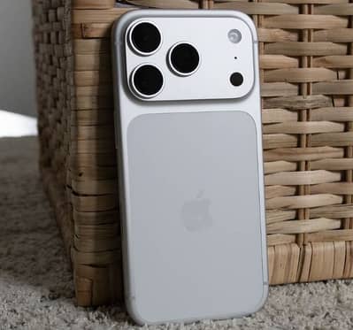Apple iPhone 17 Pro jv