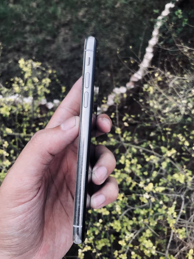 Apple iPhone X 2