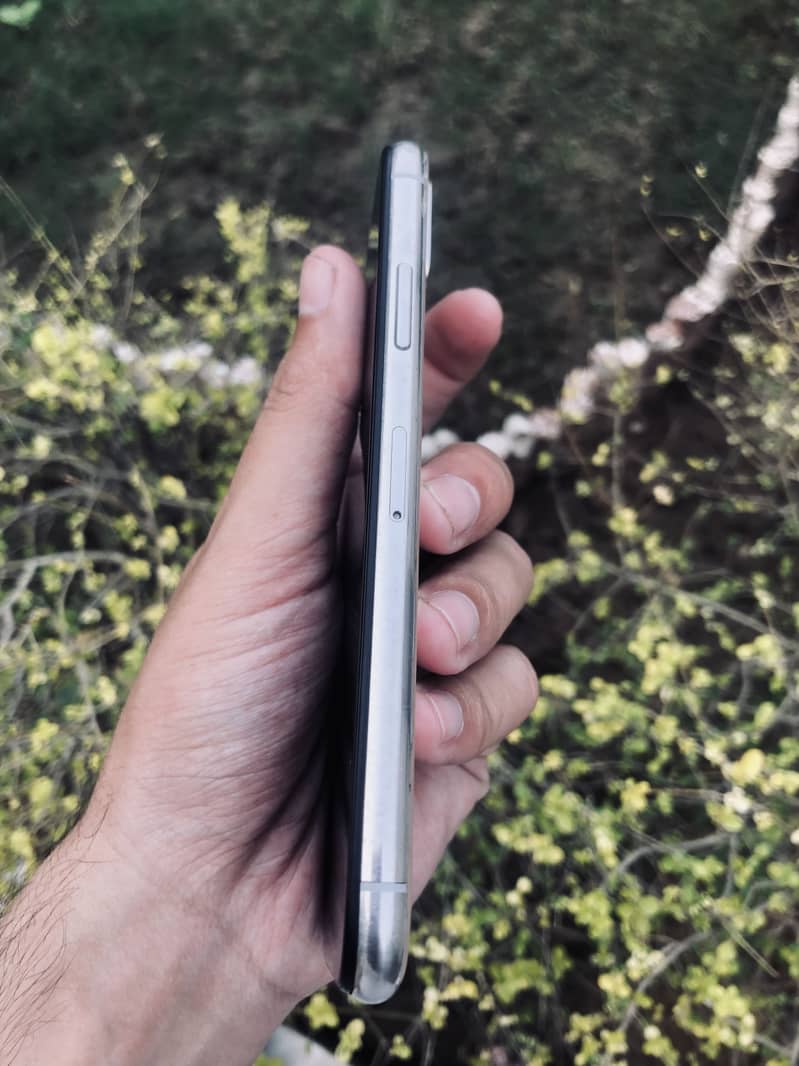 Apple iPhone X 3