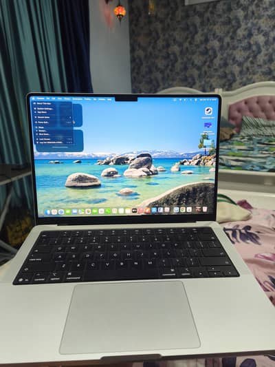 Apple MacBook Pro 14 M5 Pro (2026) 24GB RAM / 1TB SSD - 10/10 Like New