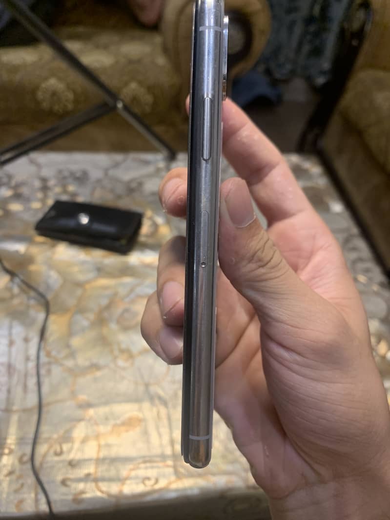 Apple iPhone X 3
