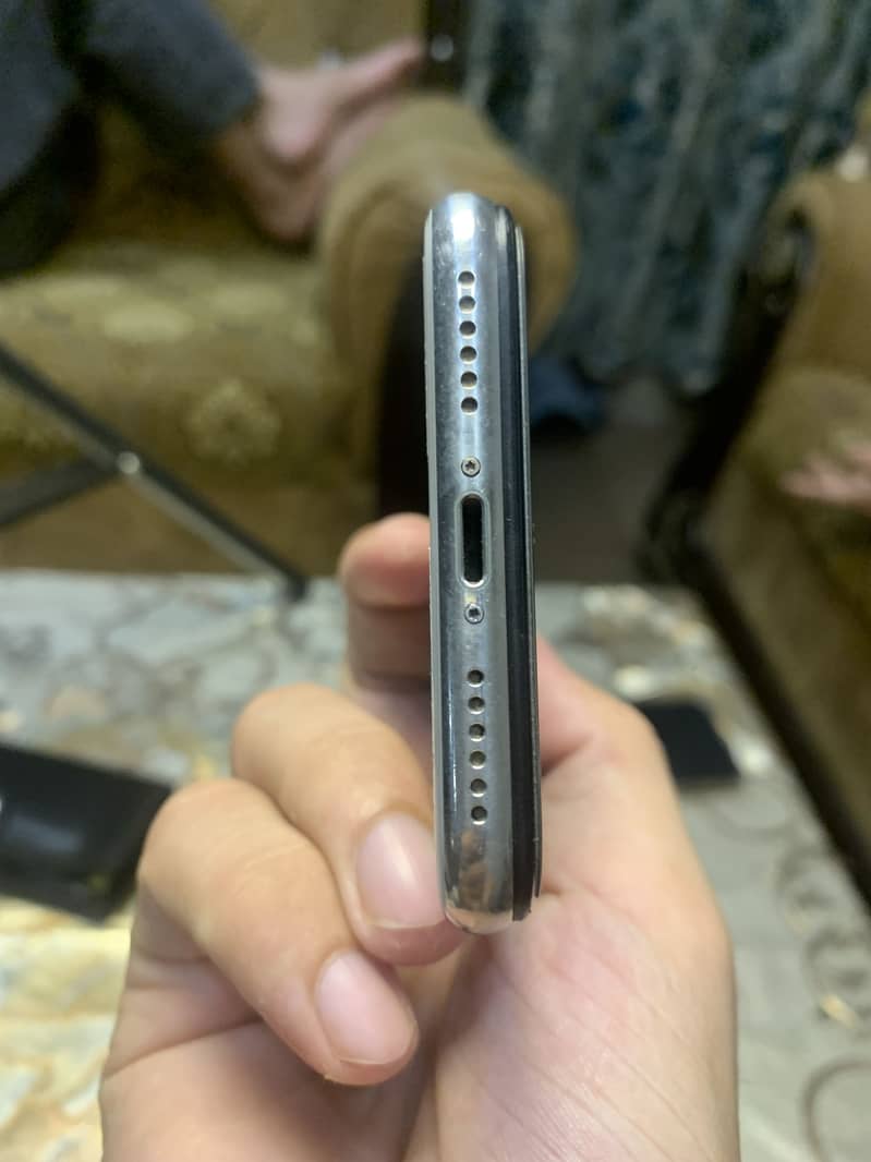 Apple iPhone X 6